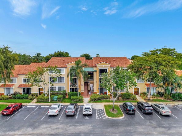 103 Yacht Club Way 206, Hypoluxo FL 33462