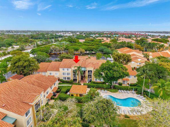 103 Yacht Club Way 206, Hypoluxo FL 33462