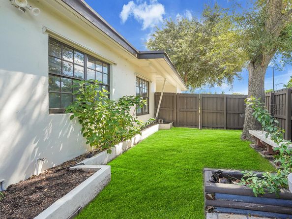 4141 NE 16th Avenue, Pompano Beach FL 33064