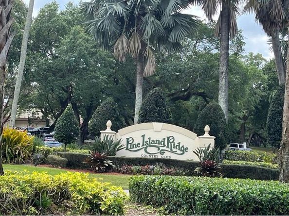 9230 Lagoon Pl 408, Davie FL 33324