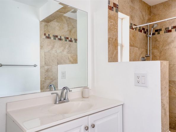 5310 NE 6th Ave C14, Oakland Park FL 33334