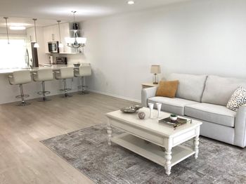 8315 Casa Del Lago