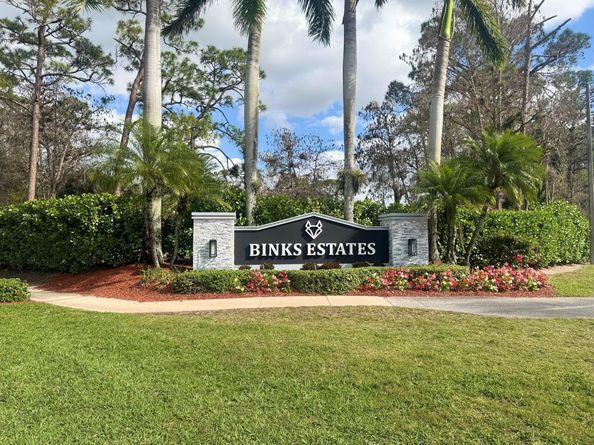 911 Forest Glen Lane, Wellington FL 33414