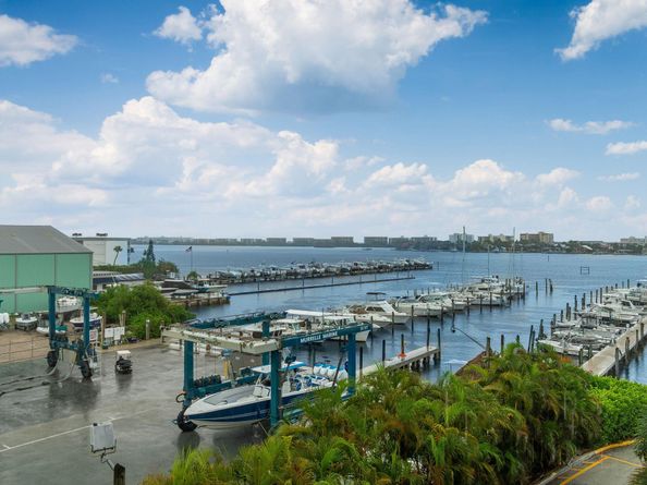 806 E Windward Way 405, Lantana FL 33462