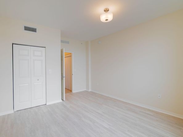 806 E Windward Way 405, Lantana FL 33462