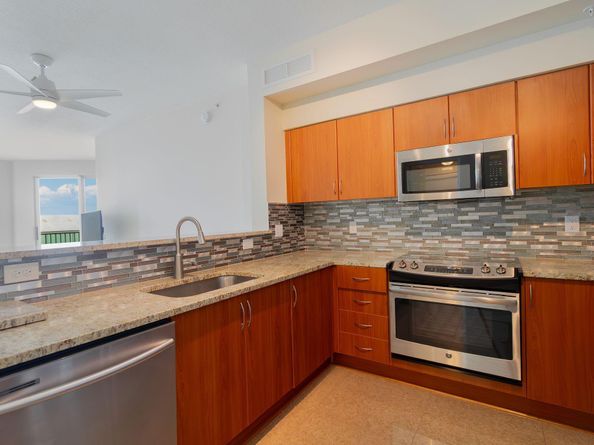 806 E Windward Way 405, Lantana FL 33462