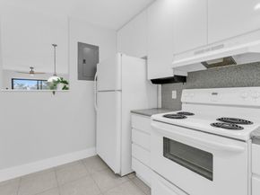 200 Jacaranda Country Club Drive 3c, Plantation FL 33324