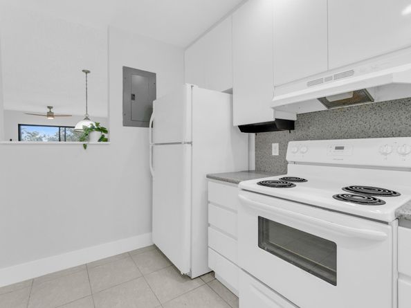 200 Jacaranda Country Club 3c, Plantation FL 33324