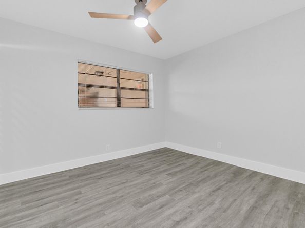 200 Jacaranda Country Club Drive 3c, Plantation FL 33324