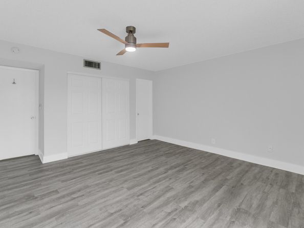 200 Jacaranda Country Club Drive 3c, Plantation FL 33324