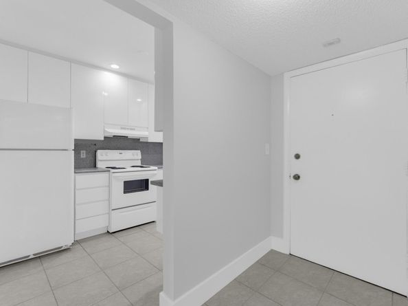 200 Jacaranda Country Club 3c, Plantation FL 33324