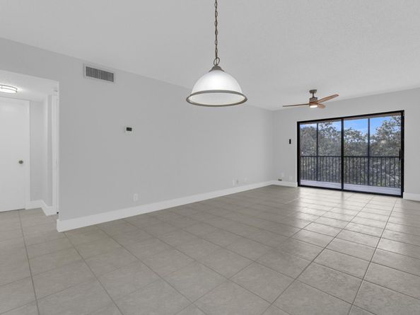 200 Jacaranda Country Club Drive 3c, Plantation FL 33324