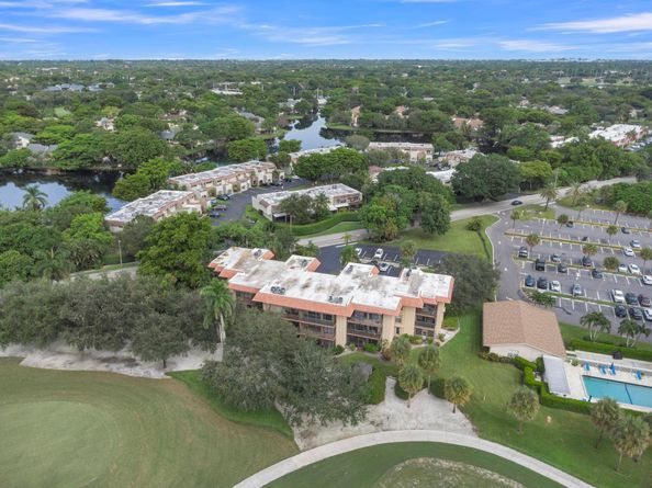 200 Jacaranda Country Club 3c, Plantation FL 33324