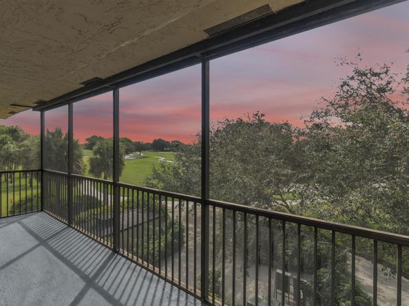 200 Jacaranda Country Club Drive 3c, Plantation FL 33324