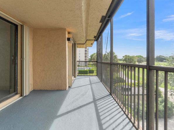 200 Jacaranda Country Club 3c, Plantation FL 33324