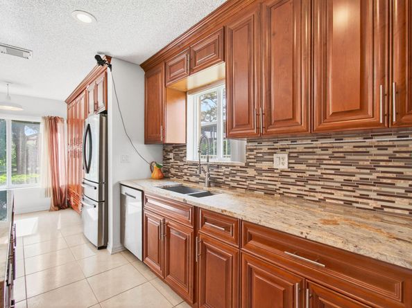 6240 NW 41st Terrace, Coconut Creek FL 33073