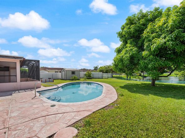 12520 SW 10th Ct, Davie FL 33325