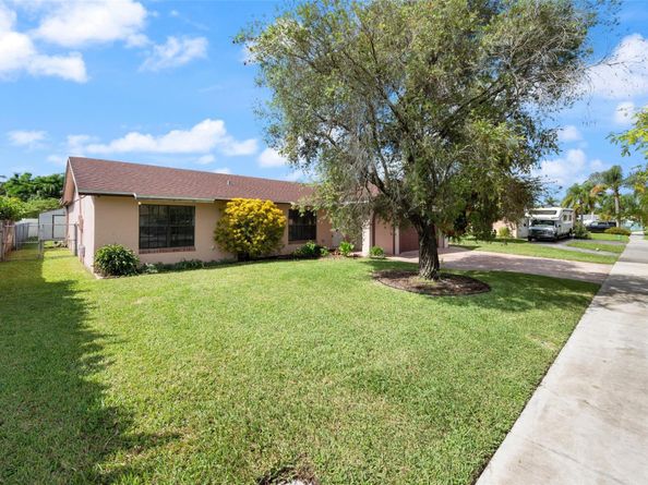 12520 SW 10th Ct, Davie FL 33325