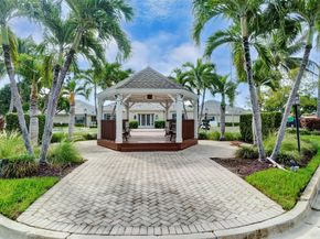 140 Cypress Club Dr 414, Pompano Beach FL 33060