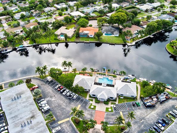 140 Cypress Club Dr 414, Pompano Beach FL 33060
