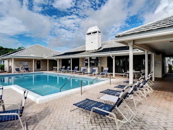 140 Cypress Club Dr 414, Pompano Beach FL 33060