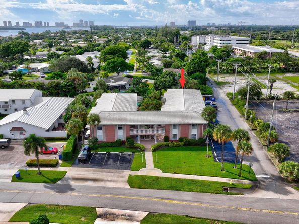 148 Yacht Club Drive 5, North Palm Beach FL 33408