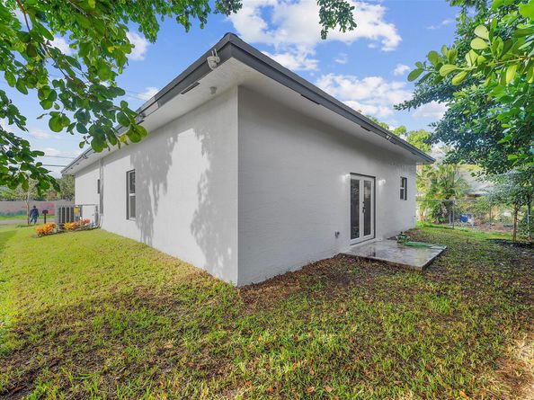 2407 NW 8th st, Fort Lauderdale FL 33311