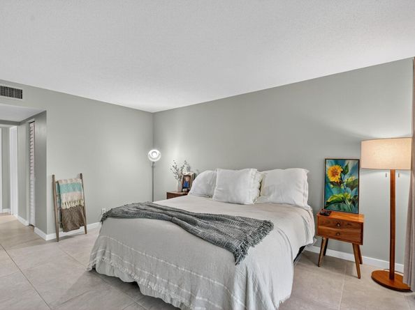200 Waterway Drive S 108, Lantana FL 33462