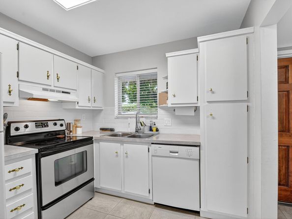 200 Waterway Drive S 108, Lantana FL 33462