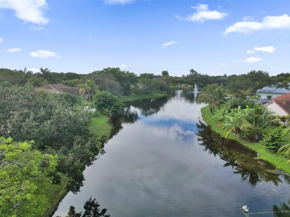 5724 NW 100TH Way, Coral Springs FL 33076