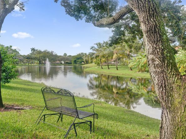 5724 NW 100TH Way, Coral Springs FL 33076
