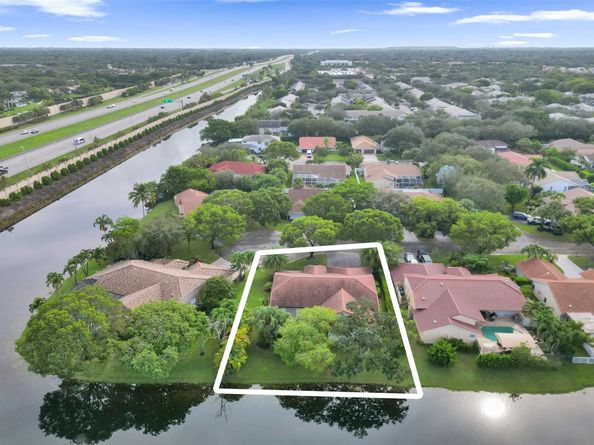 5724 NW 100TH Way, Coral Springs FL 33076
