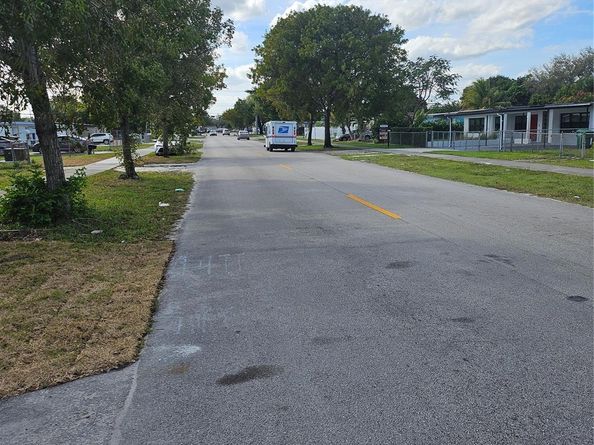 2520 NW 160th St, Miami Gardens FL 33054