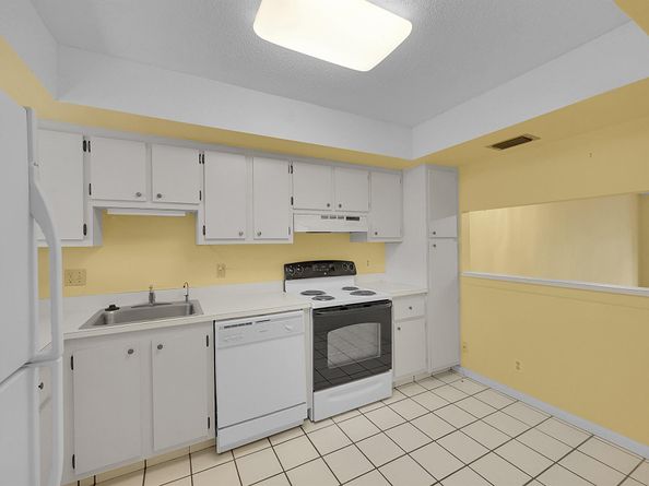 3154 Via Poinciana 306, Lake Worth FL 33467
