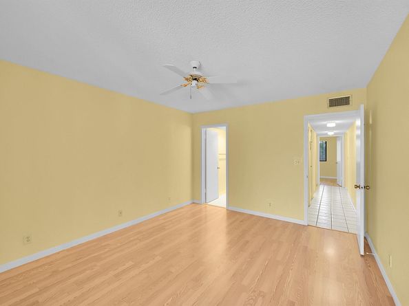 3154 Via Poinciana 306, Lake Worth FL 33467