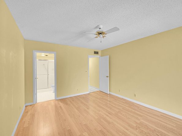 3154 Via Poinciana 306, Lake Worth FL 33467