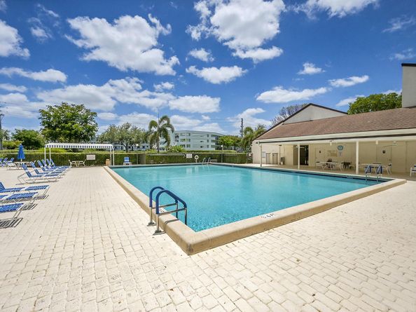 3154 Via Poinciana 306, Lake Worth FL 33467