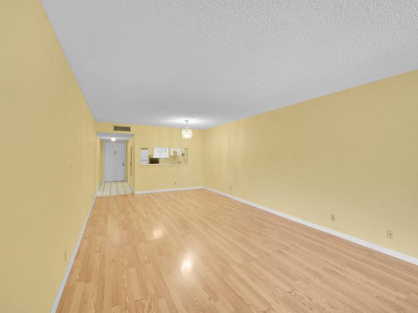 3154 Via Poinciana 306, Lake Worth FL 33467