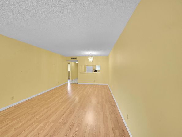 3154 Via Poinciana 306, Lake Worth FL 33467