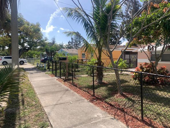 5701 Pinewood Ave, West Palm Beach FL 33407