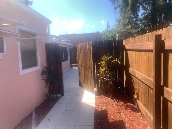 5701 Pinewood Ave, West Palm Beach FL 33407