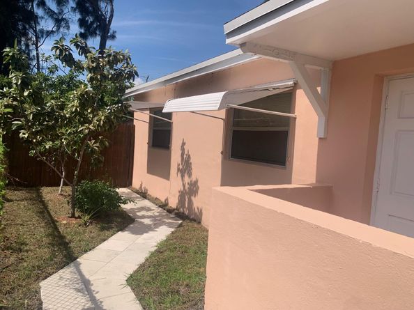 5701 Pinewood Ave, West Palm Beach FL 33407