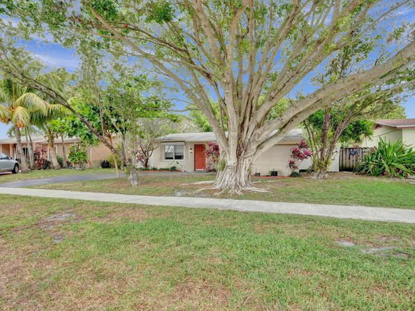 7697 S Forest Boulevard, North Lauderdale FL 33068