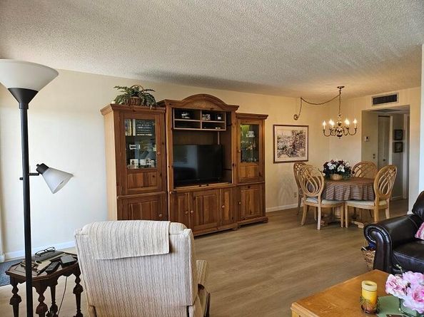 300 Village Green Circle S 406, Palm Springs FL 33461