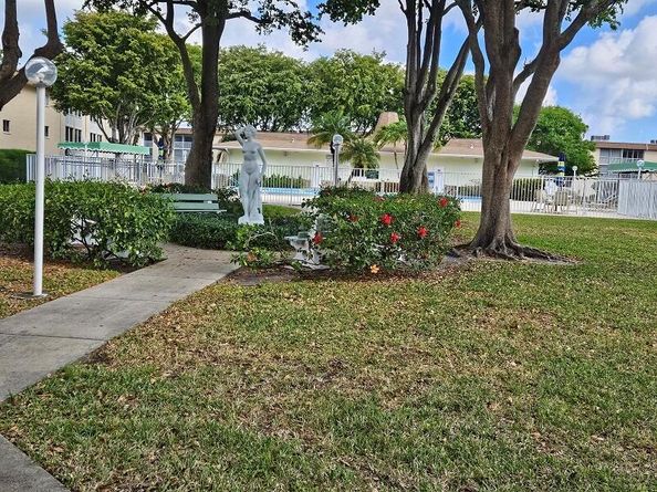 300 Village Green Circle S 406, Palm Springs FL 33461