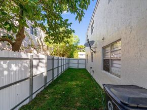7910 SW 8th Ct B, North Lauderdale FL 33068