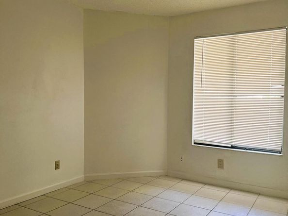 301 Harbour Pointe Way, Greenacres FL 33413
