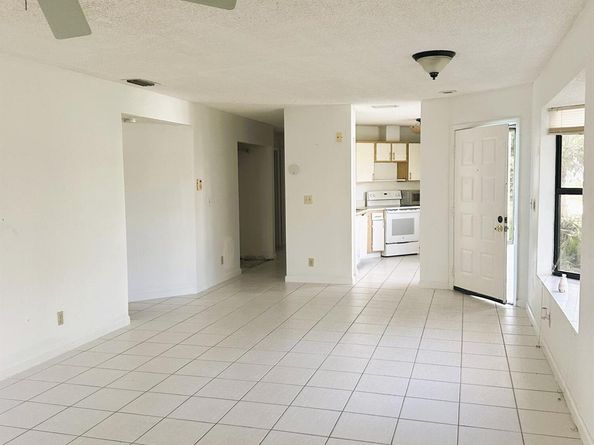 301 Harbour Pointe Way, Greenacres FL 33413