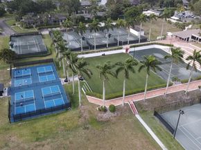 2800 Twin Oaks Way, Wellington FL 33414