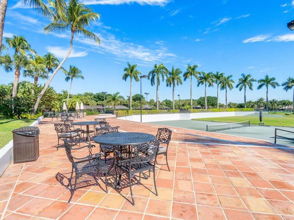 2800 Twin Oaks Way, Wellington FL 33414